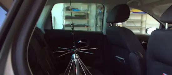 Afluisterapparatuur in de auto herkennen