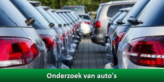 Onderzoek van de auto op bugs tijdens een afluisterverdediging